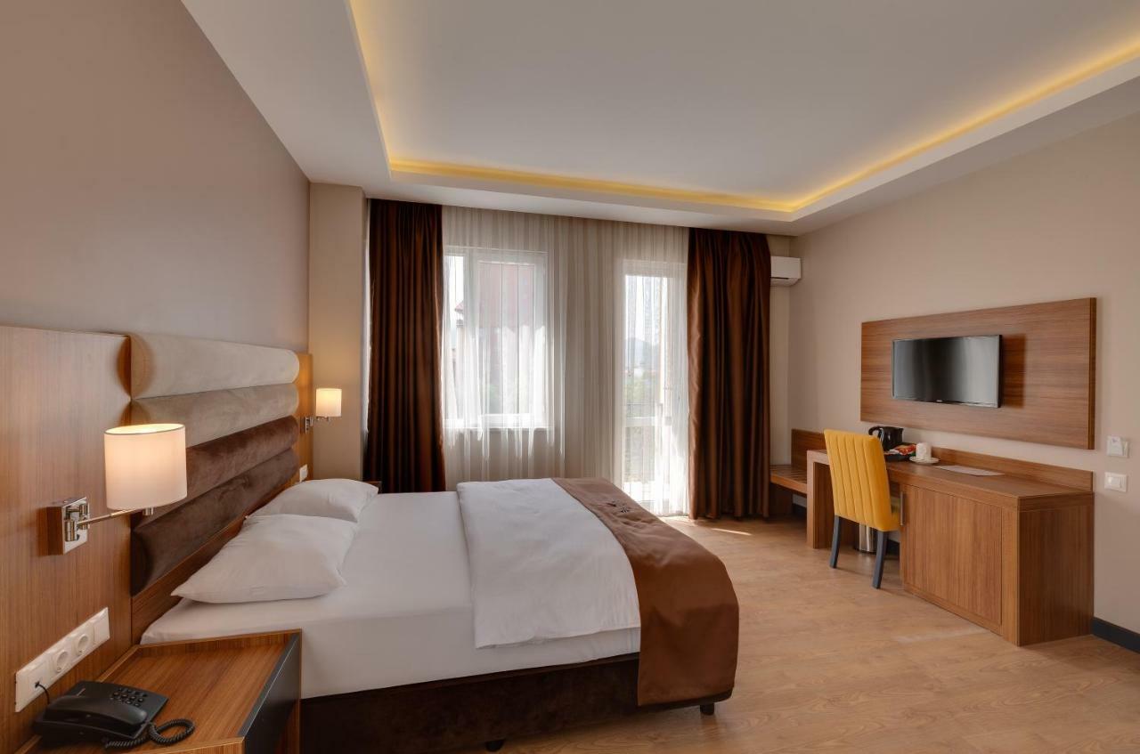 City Hotel Batumi Esterno foto