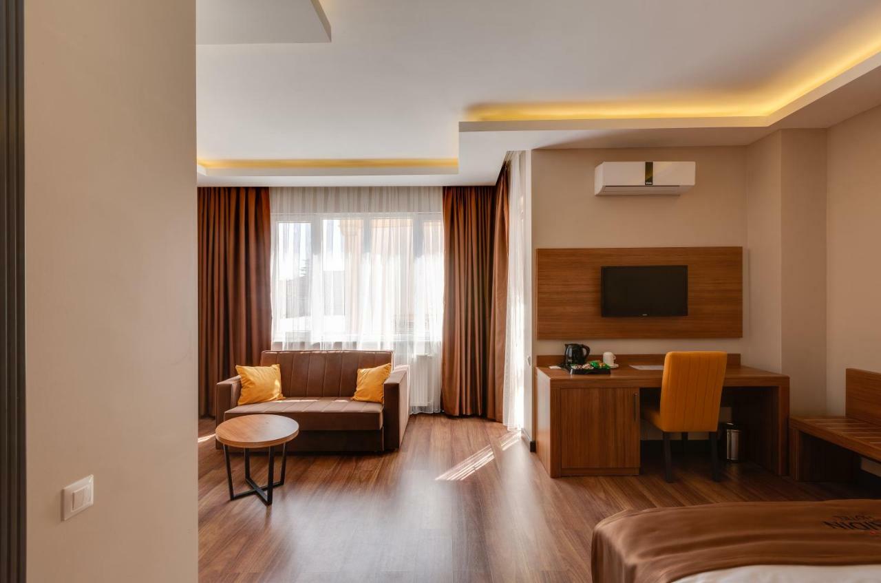 City Hotel Batumi Esterno foto